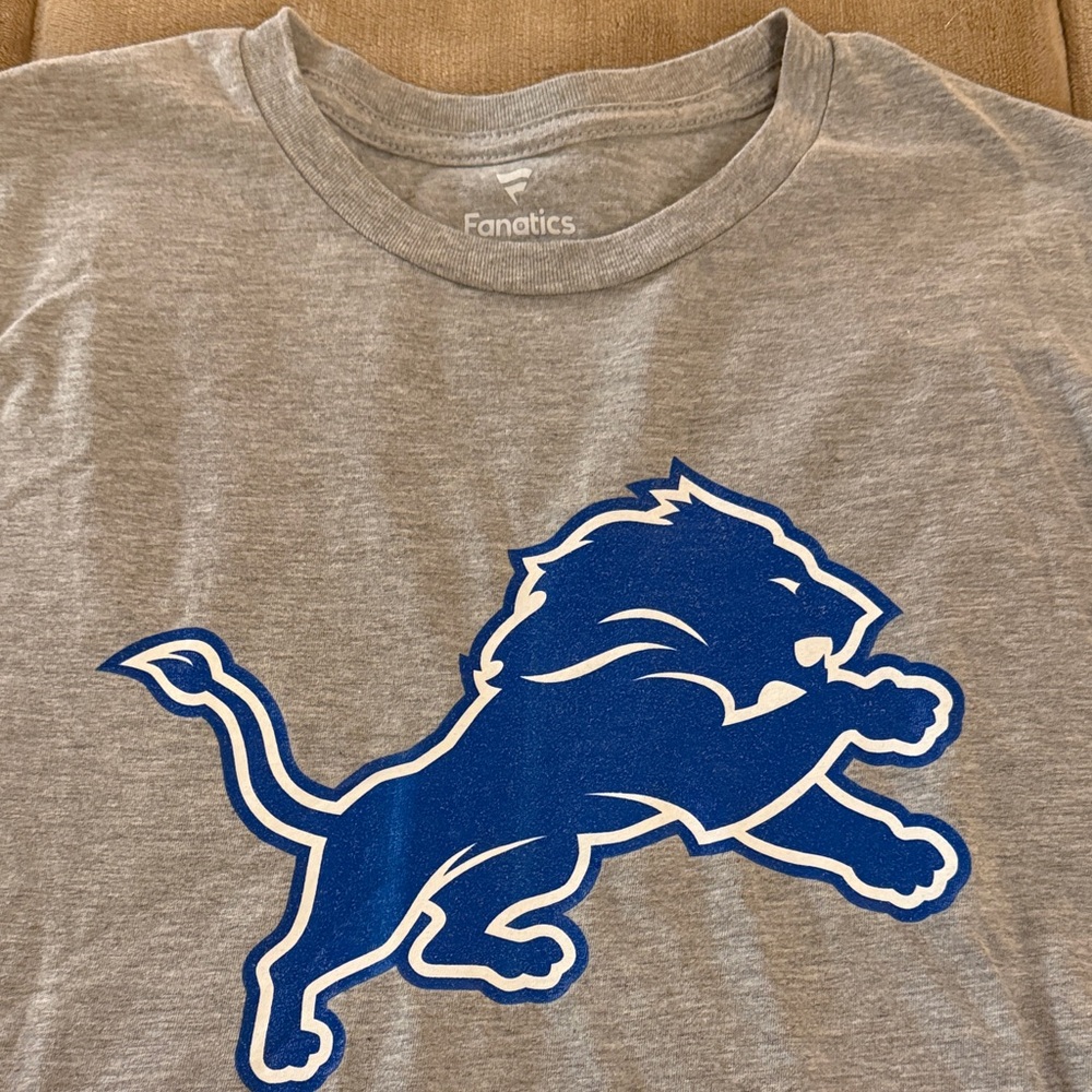 Fanatics Heather Gray T-Shirt with Detroit Lion Design
